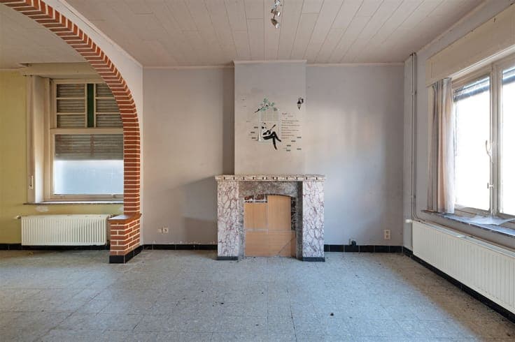 Home to renovate in coveted location in Moortsele