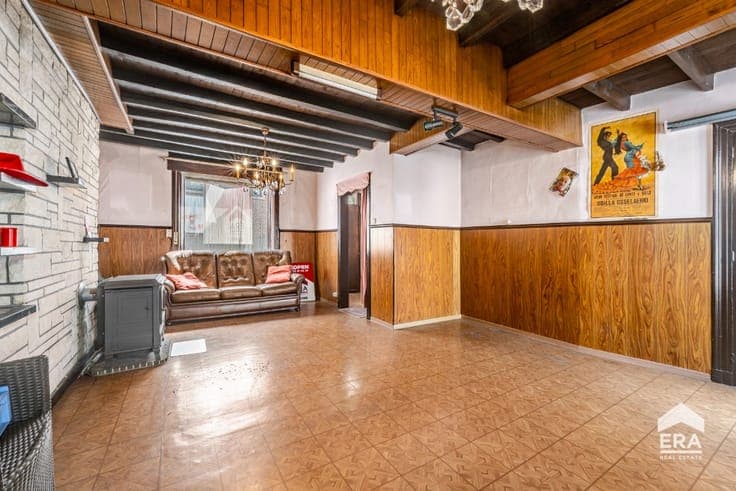 Property to renovate with potential in a prime location