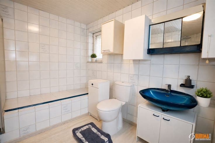 Burima offers this set of 3 houses 2 garages and land