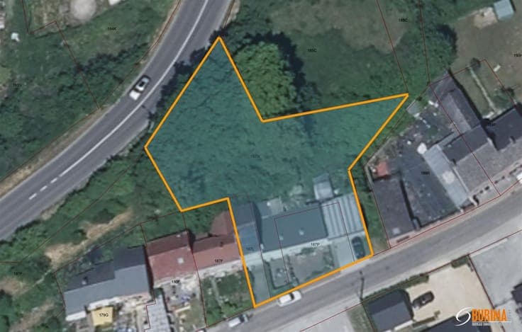Burima offers this set of 3 houses 2 garages and land