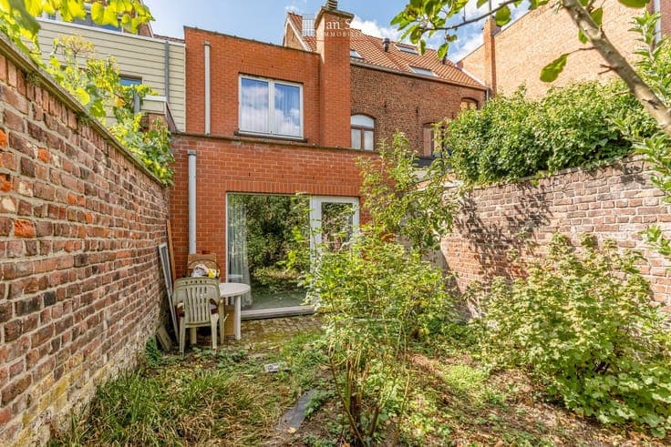 Parkstraat : goed gelegen woning met tuin (+/- 2 are) en...