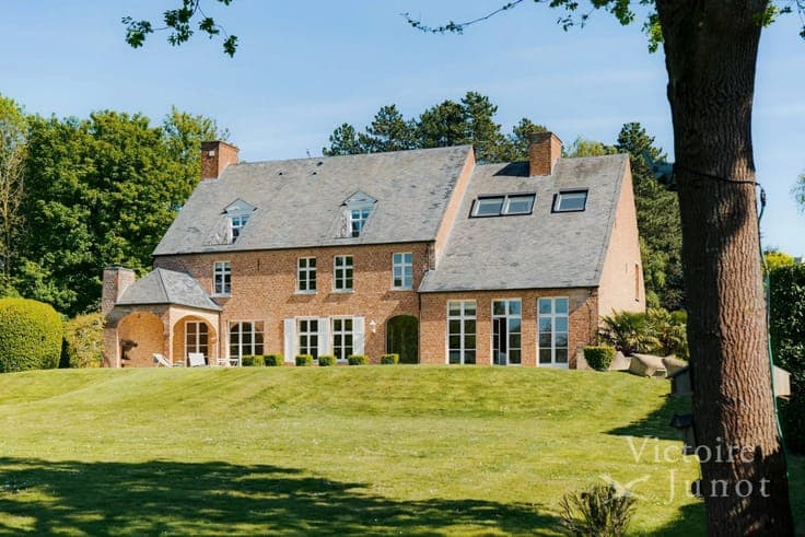 Exceptional villa of over 1000m² located on a plot of approx