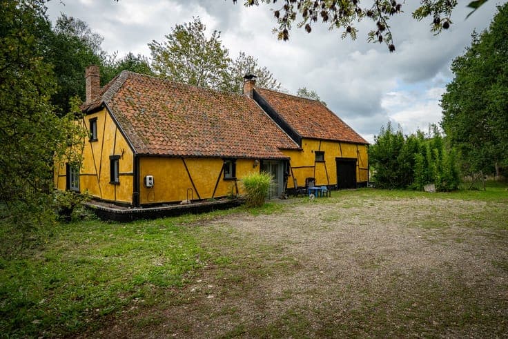 Authentic farm with pasture on approximately 1 hectare in H