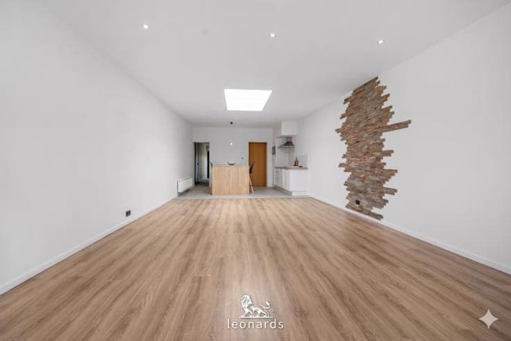 Modern move-in ready home with southwest-facing garden