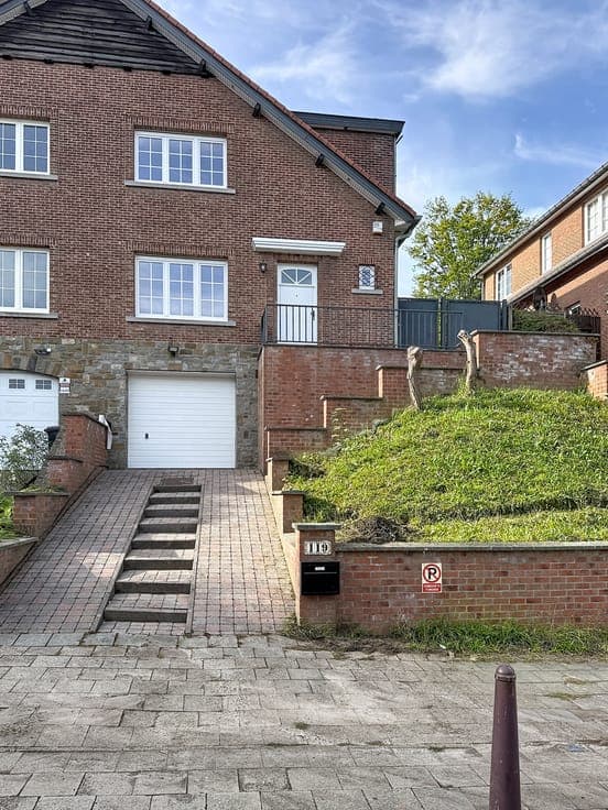 Beautiful, renovated house with a garden and garage - (EPR)