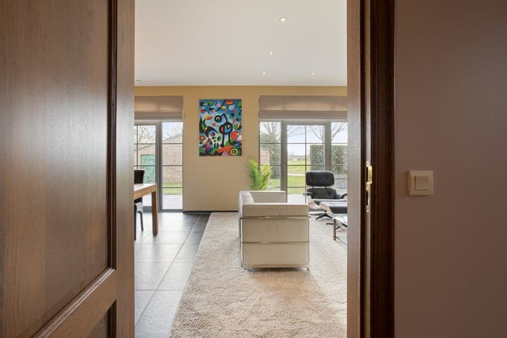 Villa met vergunde loods te koop
