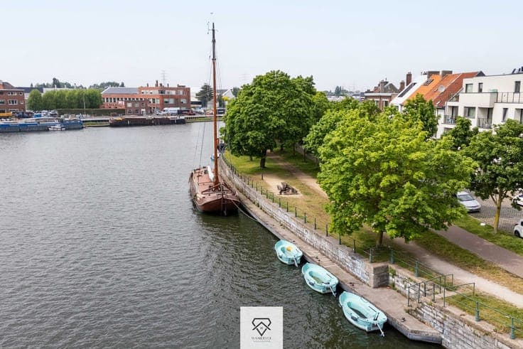 Instapklare woning met uniek waterzicht in de Oude Dokken...