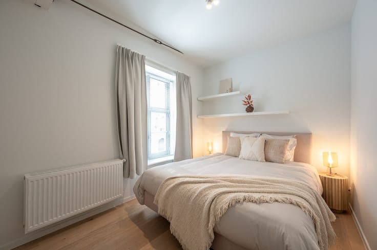 Stylishly renovated corner house with a separate duplex s...