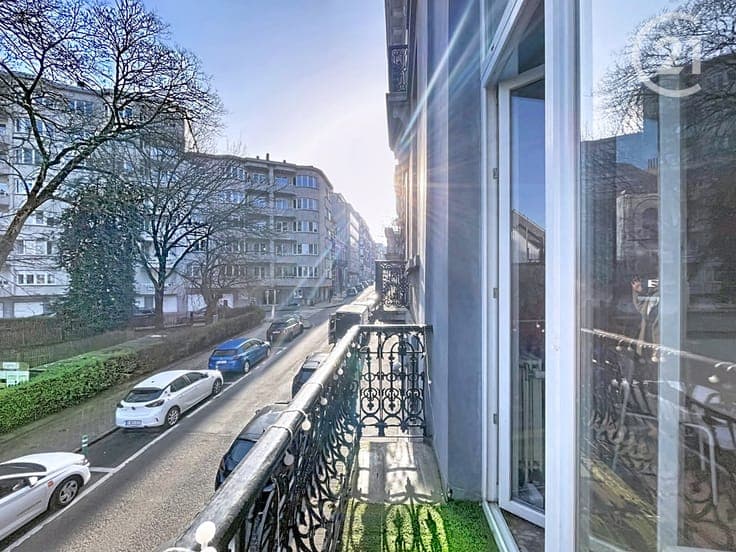 SAINT-GILLES – SPACIOUS PERIOD TOWNHOUSE ±220 SQM – 5 BEDROO