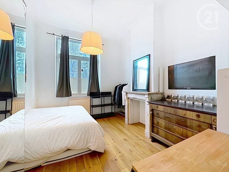 SAINT-GILLES – SPACIOUS PERIOD TOWNHOUSE ±220 SQM – 5 BEDROO