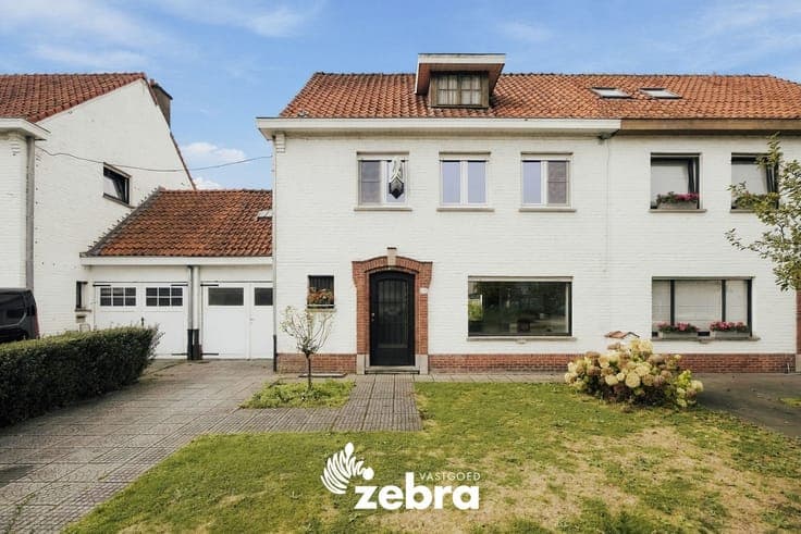 Kloeke te renoveren gezinswoning met 5 slaapkamers te Roe...
