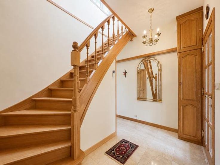 Move-in Ready Villa in the Prestigious Dumont Quarter