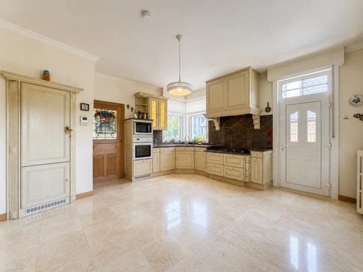 Move-in Ready Villa in the Prestigious Dumont Quarter
