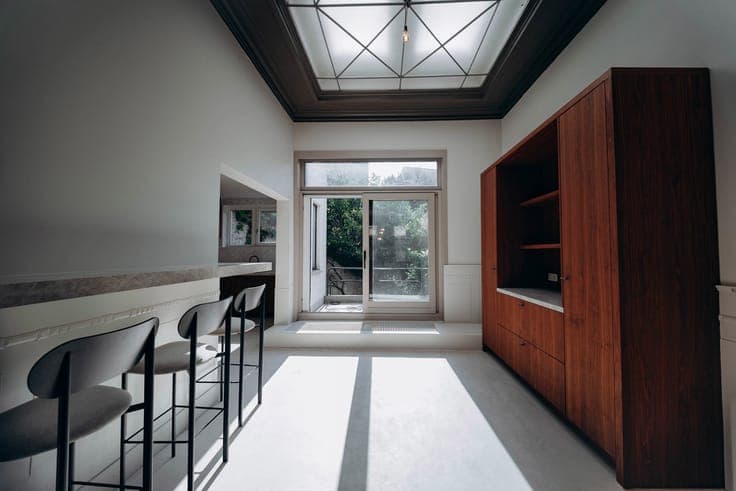 Renovated townhouse with south-facing garden