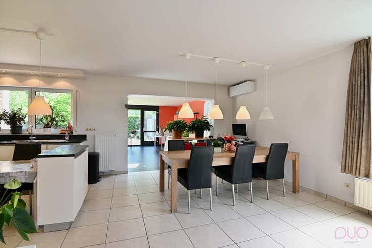 Tijdloze, instapklare ééngezinswoning voorzien van modern...