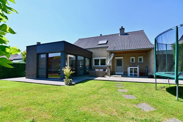 Tijdloze, instapklare ééngezinswoning voorzien van modern...