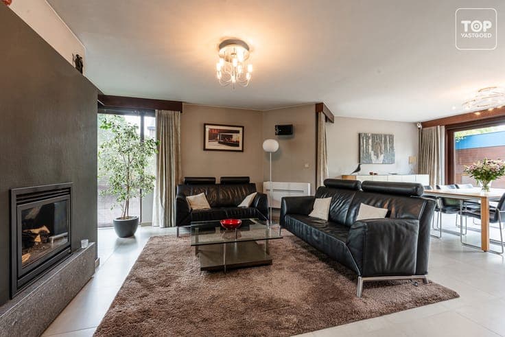 Instapklare open bebouwing op een perceel van 926m².