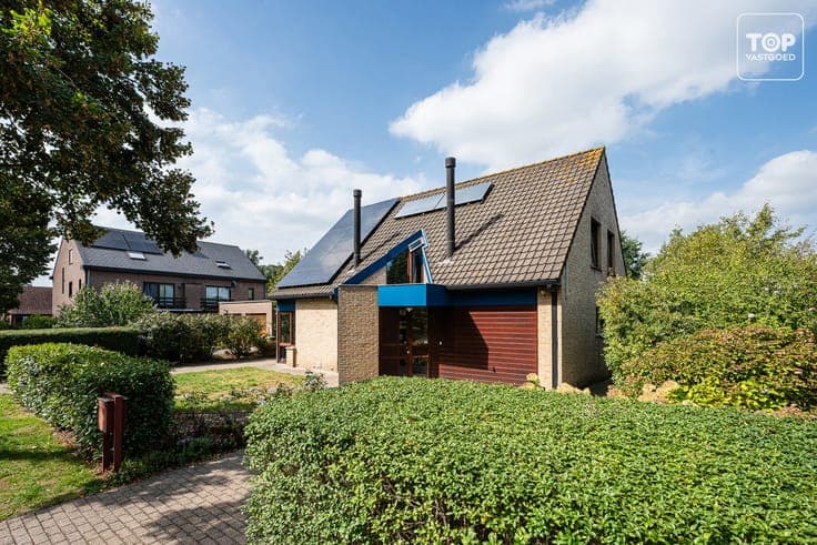 Instapklare open bebouwing op een perceel van 926m².