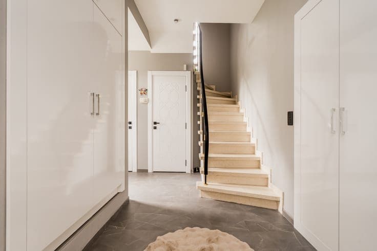 Spacious Move-In Ready Semi-Detached House with 4 Bedrooms