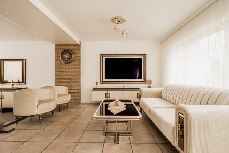 Spacious Move-In Ready Semi-Detached House with 4 Bedrooms