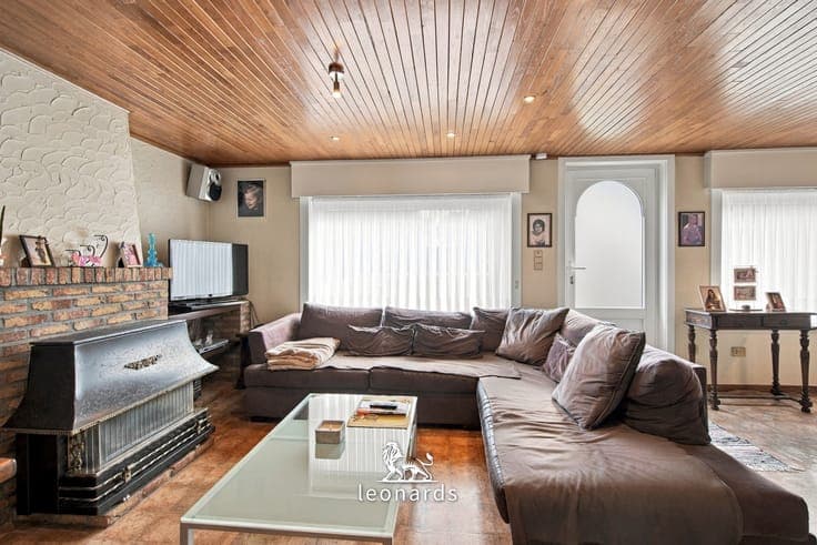 home with large garden in prime Deerlijk location
