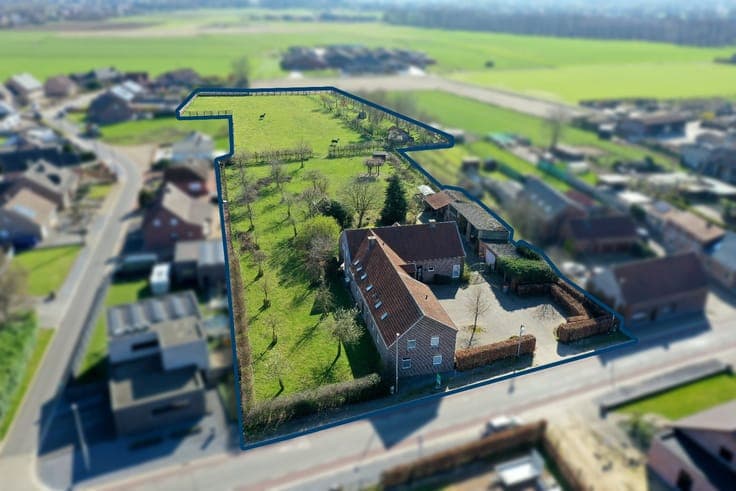 Unique farmhouse with residence, 3 apartments, and horse st
