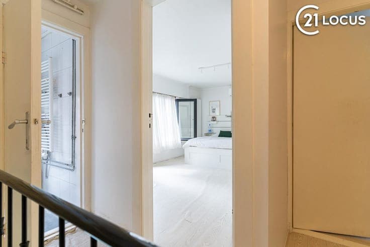 Spacious family home with 3 bedrooms garden and garage