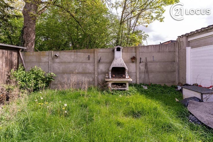 Spacious family home with 3 bedrooms garden and garage