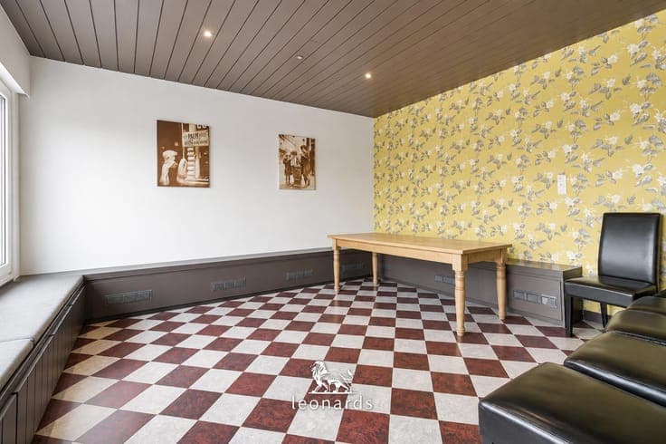 House with commercial space in central Ingooigem