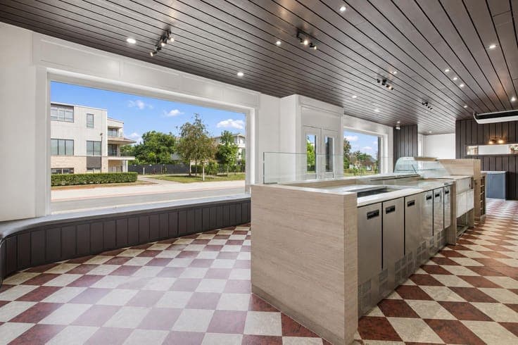 House with commercial space in central Ingooigem