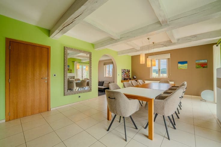 Stunning 4-bedroom house with 1-bedroom guest house