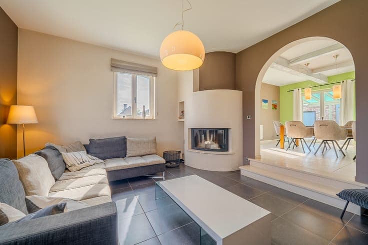 Stunning 4-bedroom house with 1-bedroom guest house