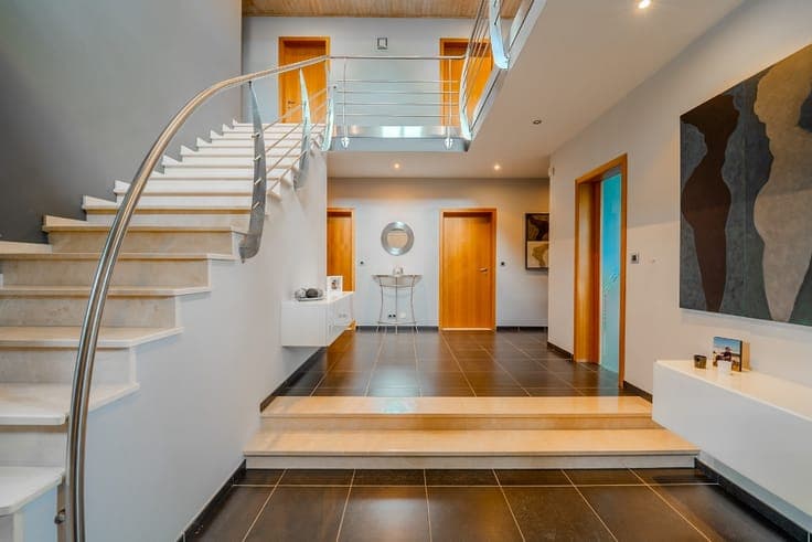 Stunning 4-bedroom house with 1-bedroom guest house