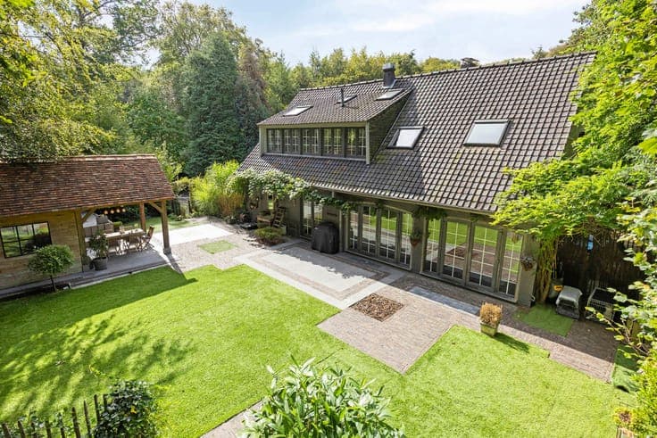Villa with professional space next to the Sonian Forest