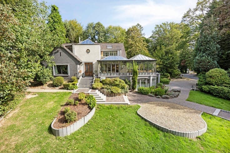 Villa with professional space next to the Sonian Forest