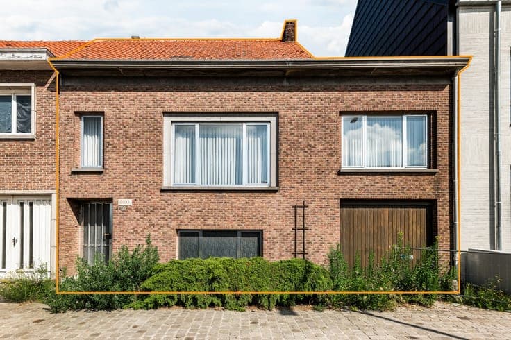 Te renoveren woning met 3 à 4 slpk., garage en tuintje