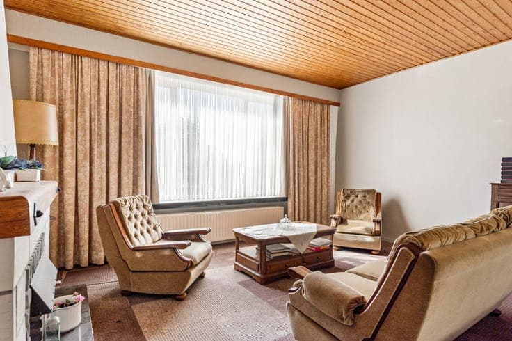 Te renoveren woning met 3 à 4 slpk., garage en tuintje
