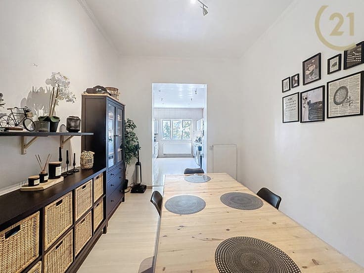 Spacious house with garden – dual living potential!
