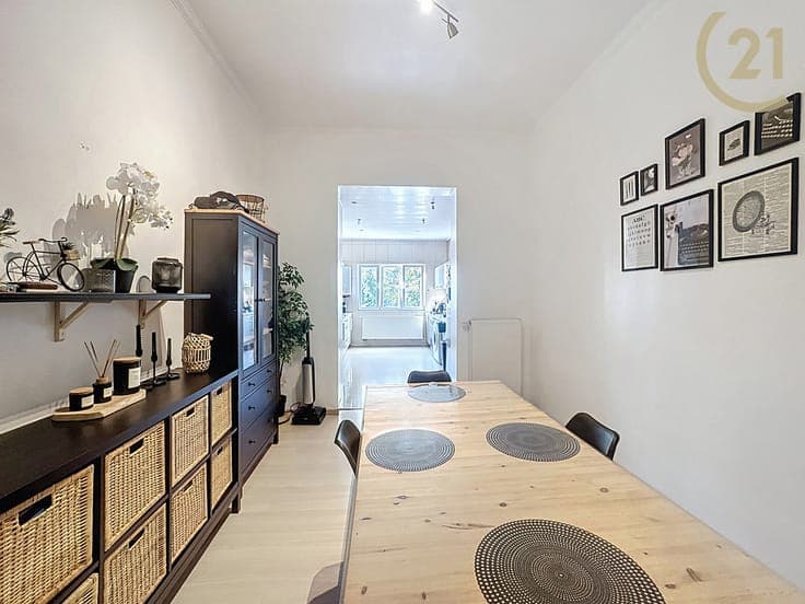 Spacious house with garden – dual living potential!