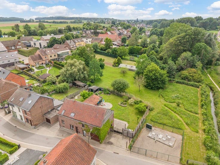 Charmante woning met zonnige tuin, grote garage en eindel...