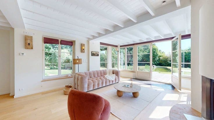 Exceptional setting – Villa on a 25-are back plot.