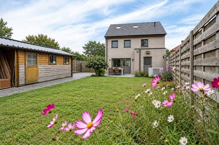 Ruime en energiezuinige woning met 4 slaapkamers op 512m²...