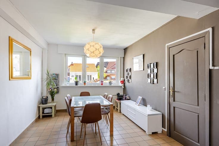 Ruime gezinswoning (225 m²) met 6 slaapkamers, garage en zon