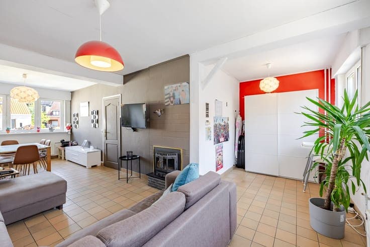 Ruime gezinswoning (225 m²) met 6 slaapkamers, garage en zon