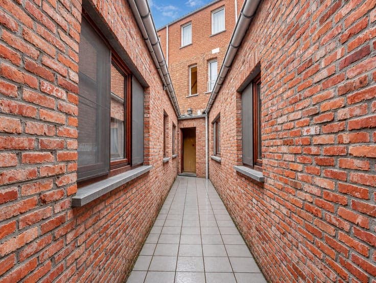 Apartment building