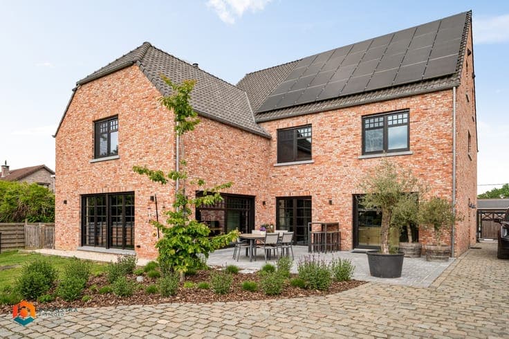 Exclusieve woning van 472 m² met 5 slpkrs op perceel van ...