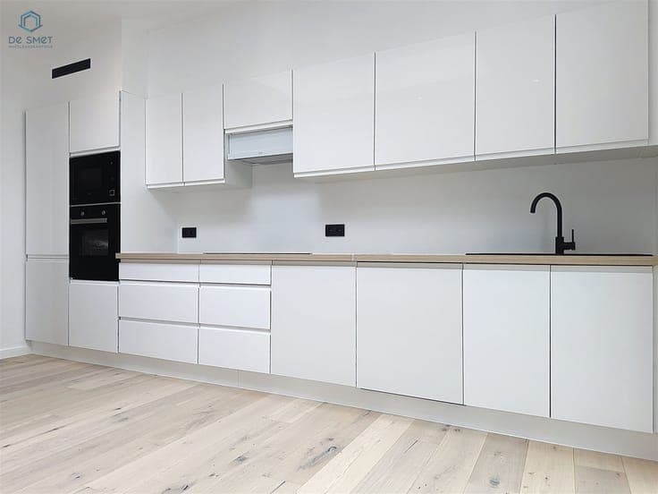 Beautifully Renovated Townhouse with 5 Bedrooms, 2 Bathrooms