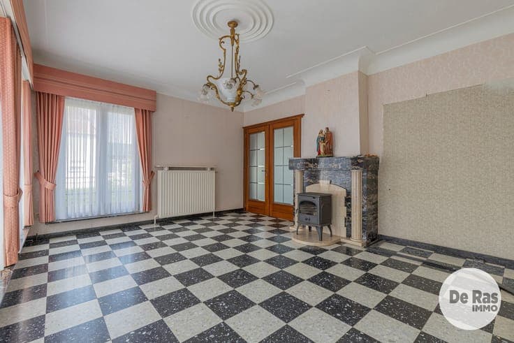 ERONDEGEM - Solide, te renoveren woning met 3 kamers