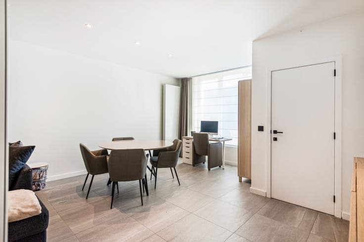 Stijlvol gerenoveerde woning met 3 slaapkamers op toploca...