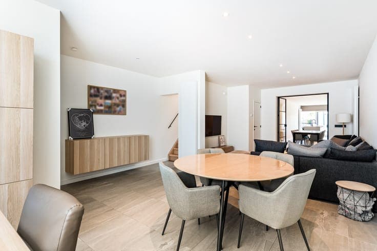 Stijlvol gerenoveerde woning met 3 slaapkamers op toploca...